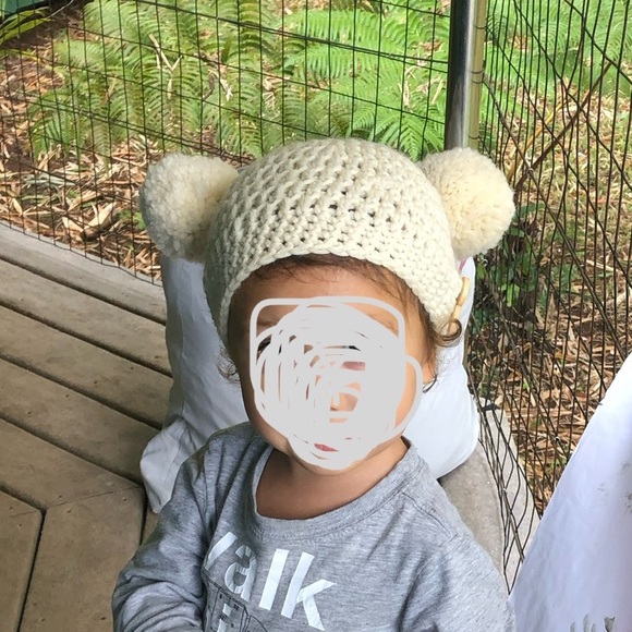 100% Wool Infant/Toddler Pompom Hat - Picture 3 of 3